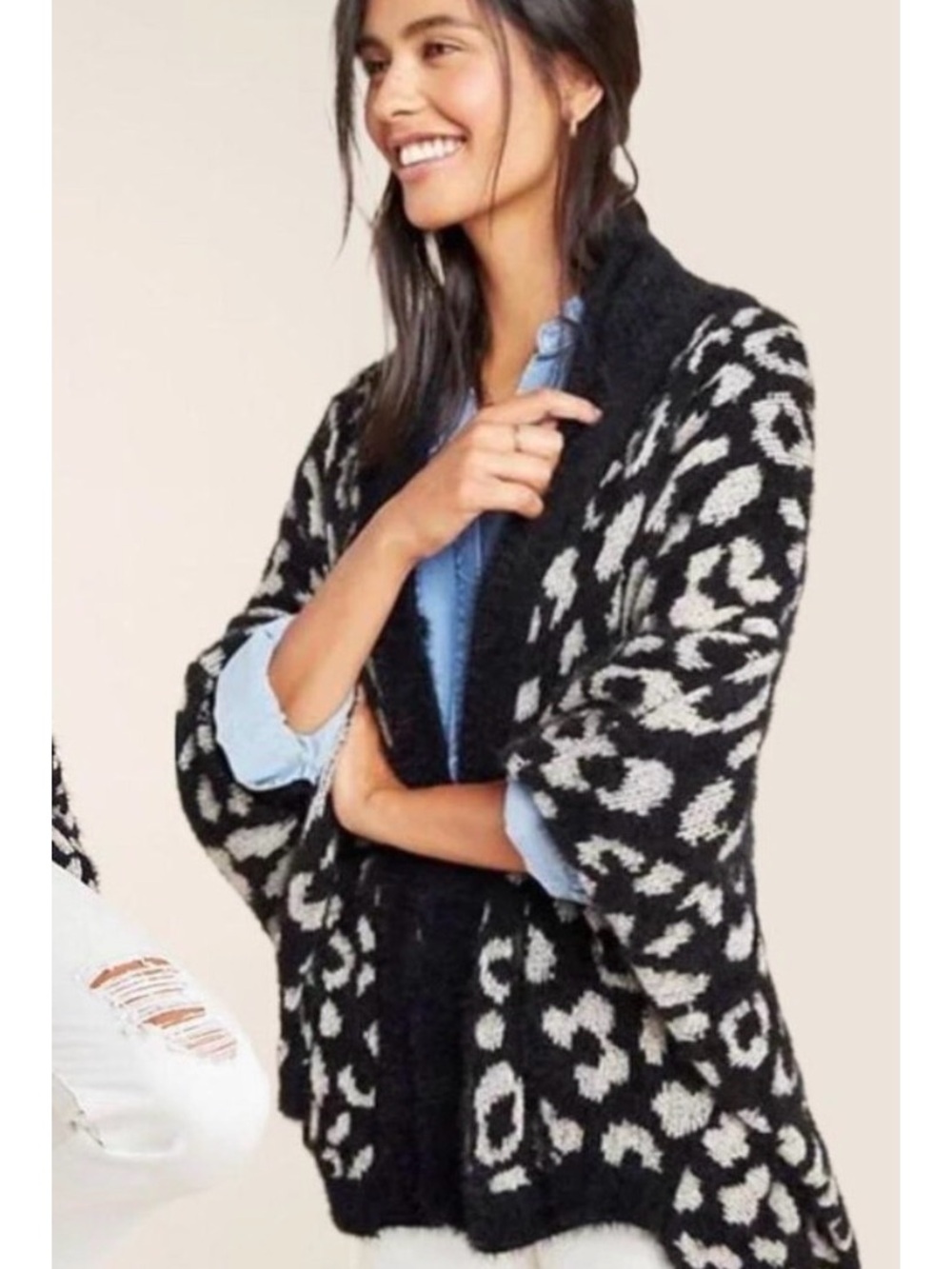 Anthropologie Akemi + Kin
Louise Sweater Cardigan
Leopard Print sweater o/s